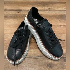 Vince Camuto Sneakers